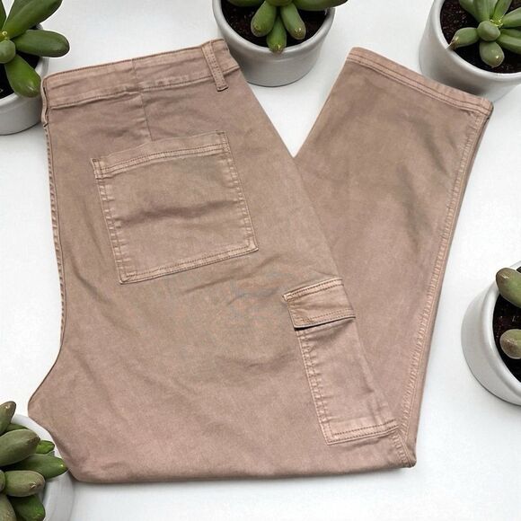 Universal Thread Women’s 18W Boyfriend Jeans Brown Stretch Cargo Pockets NWT - Picture 2 of 5